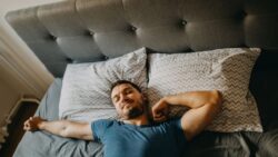 7 bebidas con magnesio para ayudarte a dormir mejor y más relajado